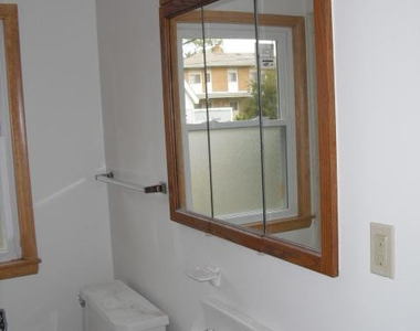 808 Pauline Boulevard - Photo Thumbnail 6