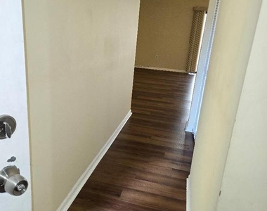 17 Bridgewater Drive - Photo Thumbnail 3