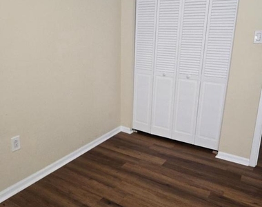 17 Bridgewater Drive - Photo Thumbnail 7