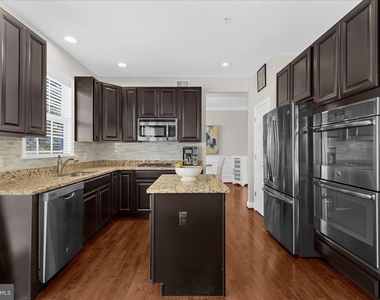 408 Stayton Street - Photo Thumbnail 15