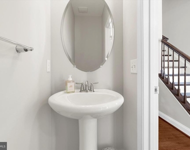 408 Stayton Street - Photo Thumbnail 8