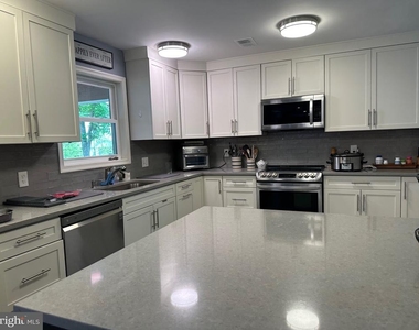 7315 University Avenue - Photo Thumbnail 8