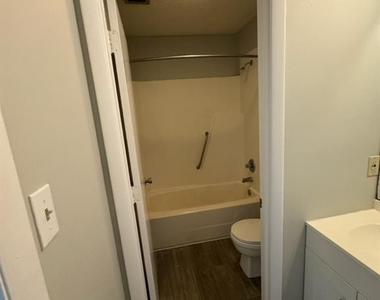 941 Applewood Lane - Photo Thumbnail 4
