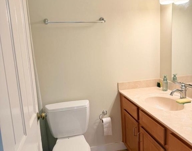 128 N Queen Street - Photo Thumbnail 4