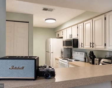 800 Stratford Way - Photo Thumbnail 13