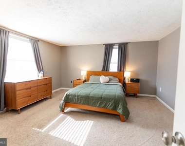800 Stratford Way - Photo Thumbnail 4