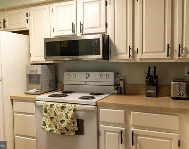 800 Stratford Way - Photo Thumbnail 1