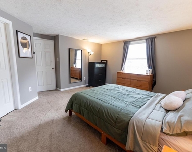 800 Stratford Way - Photo Thumbnail 5