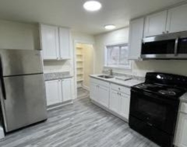 480 W South Street - Photo Thumbnail 2