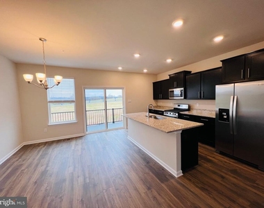 552 Union Street - Photo Thumbnail 14