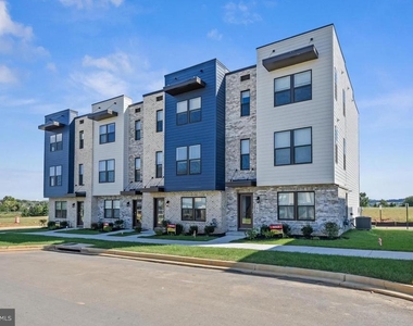 552 Union Street - Photo Thumbnail 1