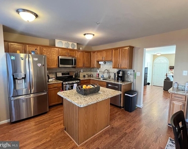 10528 Catalina Place - Photo Thumbnail 3