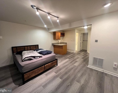 10528 Catalina Place - Photo Thumbnail 7