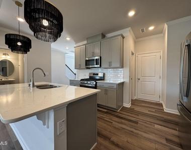 104 Jade Creek Drive - Photo Thumbnail 17