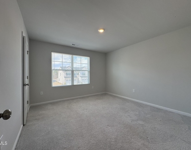 104 Jade Creek Drive - Photo Thumbnail 28