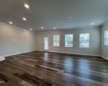 104 Jade Creek Drive - Photo Thumbnail 12