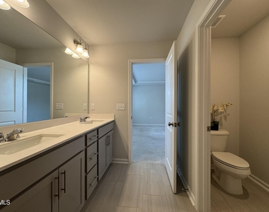 104 Jade Creek Drive - Photo Thumbnail 22