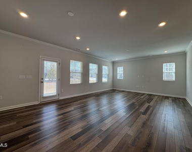 104 Jade Creek Drive - Photo Thumbnail 16
