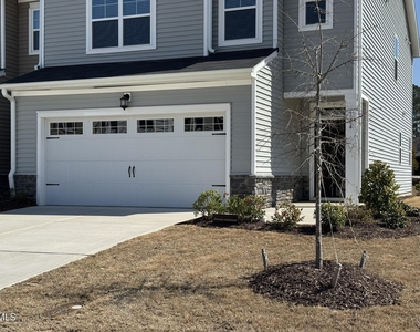 104 Jade Creek Drive - Photo Thumbnail 2