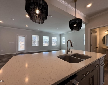 104 Jade Creek Drive - Photo Thumbnail 9