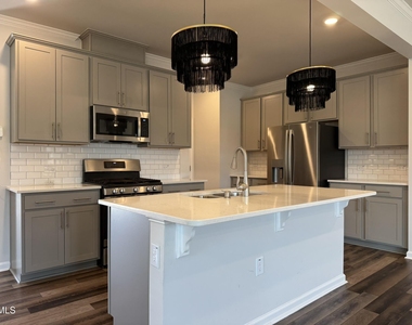 104 Jade Creek Drive - Photo Thumbnail 13