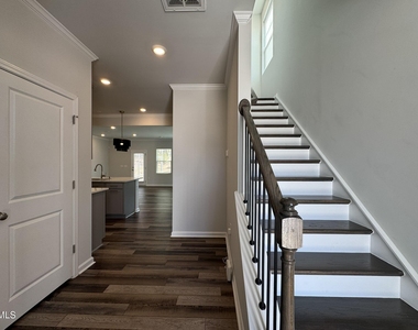 104 Jade Creek Drive - Photo Thumbnail 4