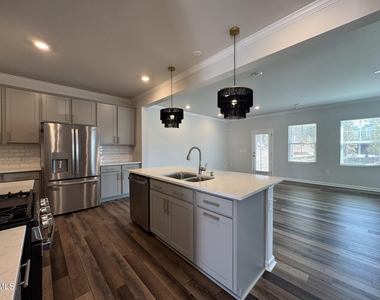 104 Jade Creek Drive - Photo Thumbnail 6