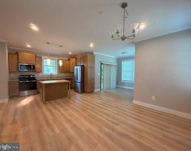 8836 Greenwood Avenue - Photo Thumbnail 3
