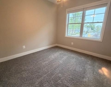8836 Greenwood Avenue - Photo Thumbnail 18