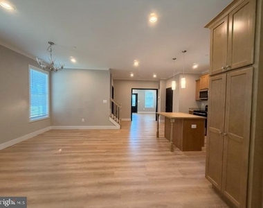 8836 Greenwood Avenue - Photo Thumbnail 5