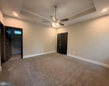 8836 Greenwood Avenue - Photo Thumbnail 11
