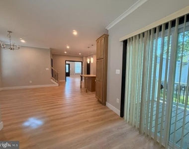 8836 Greenwood Avenue - Photo Thumbnail 7