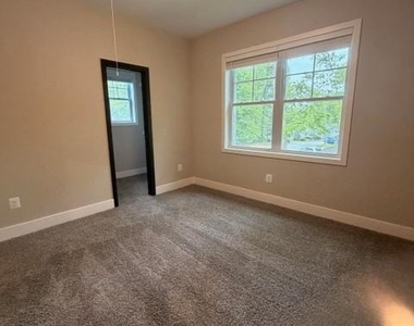 8836 Greenwood Avenue - Photo Thumbnail 15