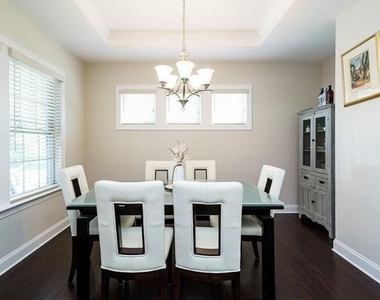 1011 Poplar Street - Photo Thumbnail 3