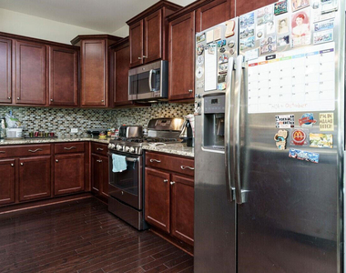 1011 Poplar Street - Photo Thumbnail 7
