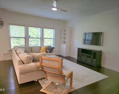 1011 Poplar Street - Photo Thumbnail 13