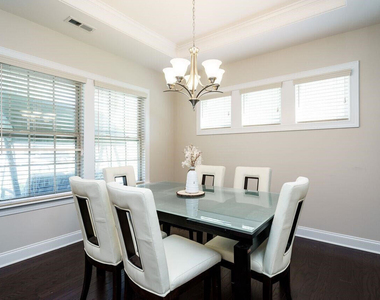 1011 Poplar Street - Photo Thumbnail 5