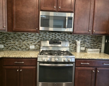 1011 Poplar Street - Photo Thumbnail 8