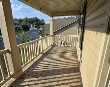 1011 Poplar Street - Photo Thumbnail 2