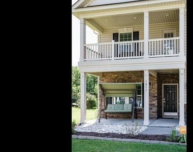 1011 Poplar Street - Photo Thumbnail 1
