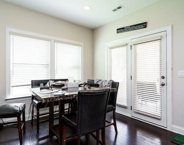 1011 Poplar Street - Photo Thumbnail 8