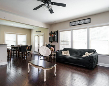 1011 Poplar Street - Photo Thumbnail 11