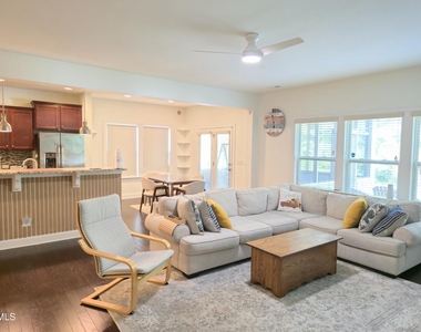 1011 Poplar Street - Photo Thumbnail 11