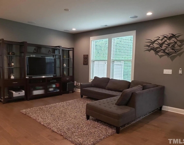 419 Alamosa Place - Photo Thumbnail 4