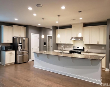 419 Alamosa Place - Photo Thumbnail 3