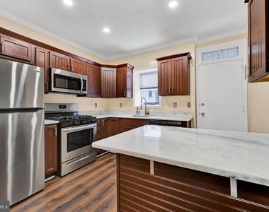 127 N Glover Street - Photo Thumbnail 5