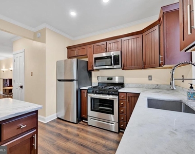 127 N Glover Street - Photo Thumbnail 4