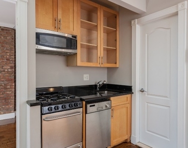 350 West 21st Street - Photo Thumbnail 3