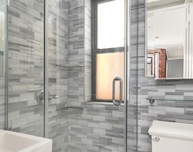 2 Bedrooms | 1 Bathroom | Prime Manhattan Location - Photo Thumbnail 7