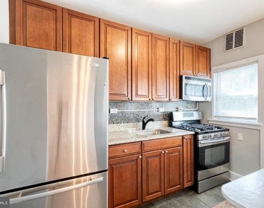 1011 W 42nd Street - Photo Thumbnail 3